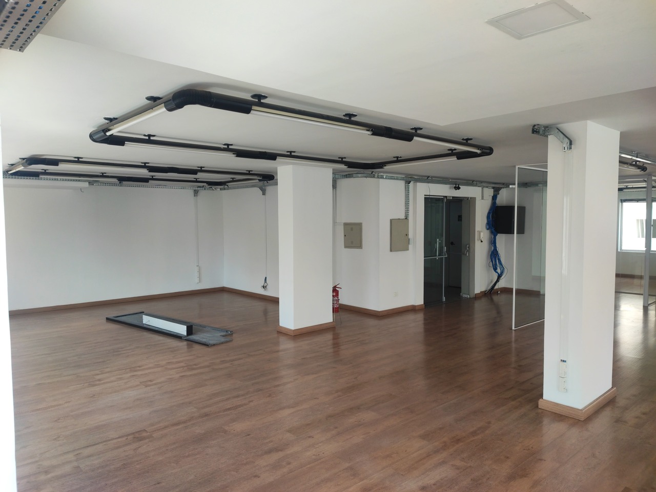 Sala comercial n° 201 c/ 04 vagas em Curitiba/PR