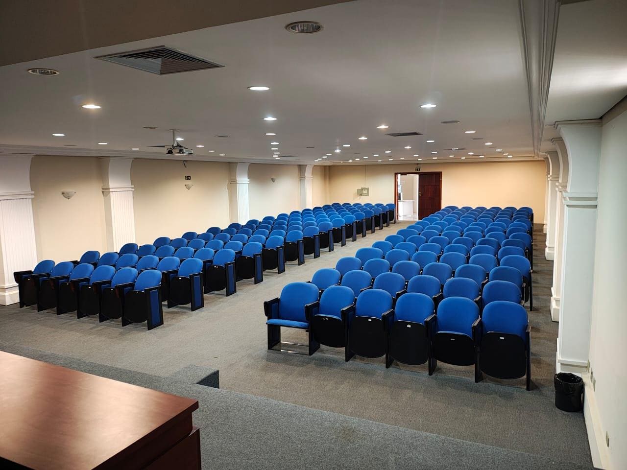 Edifício comercial c/ 04 pavimentos + subsolo e bens diversos em Londrina/PR
